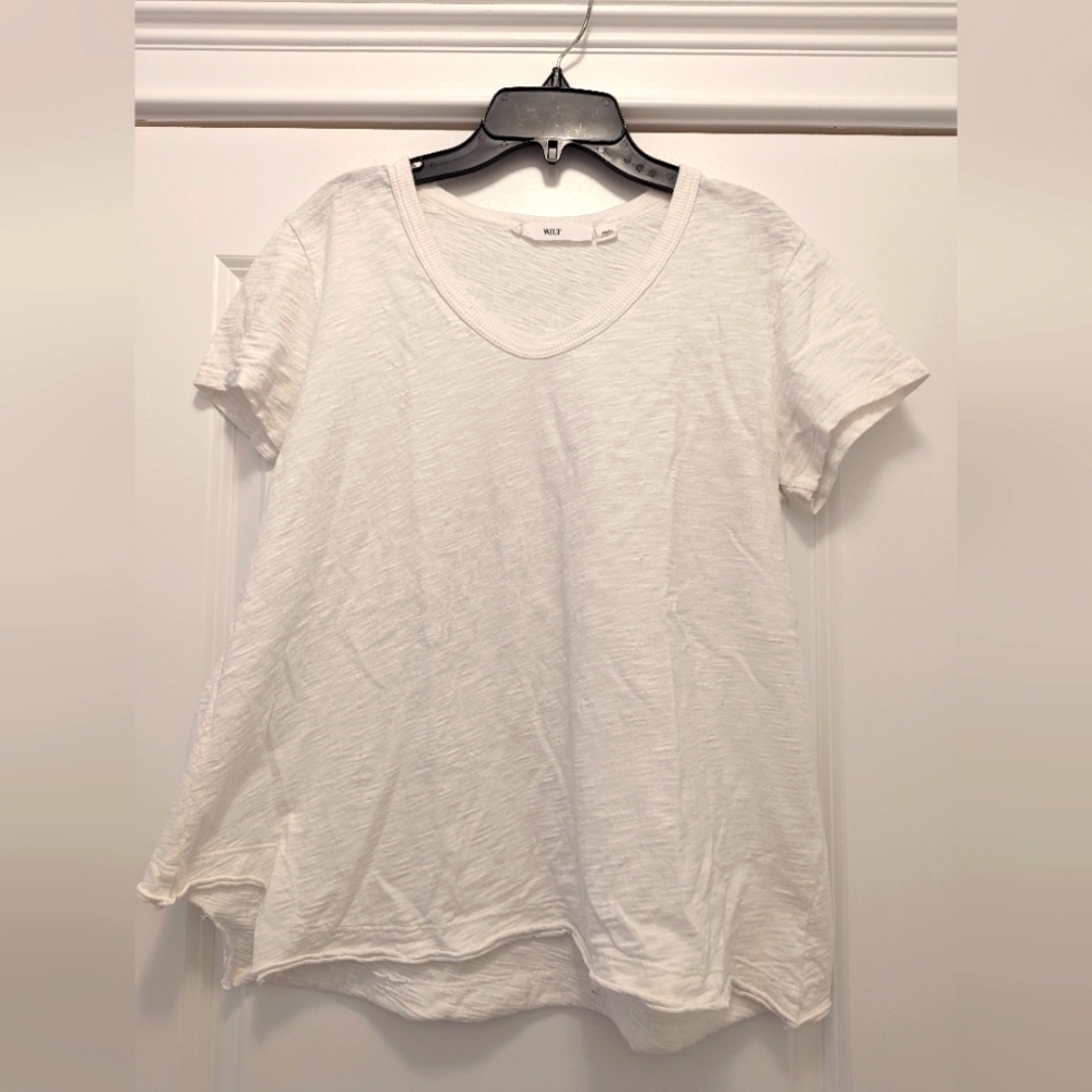 Wilt white v-neck shirt with swing hem